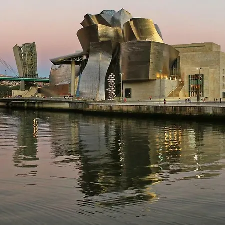 Pretty Guggenheim Esencia By Urban Hosts Διαμέρισμα