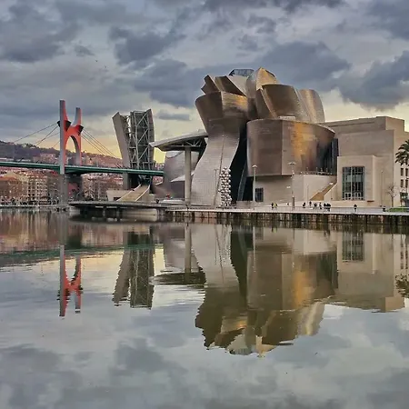 Pretty Guggenheim Esencia By Urban Hosts
